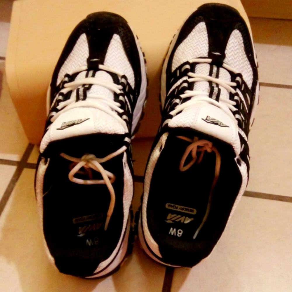 Avia size 8w athletic shoes